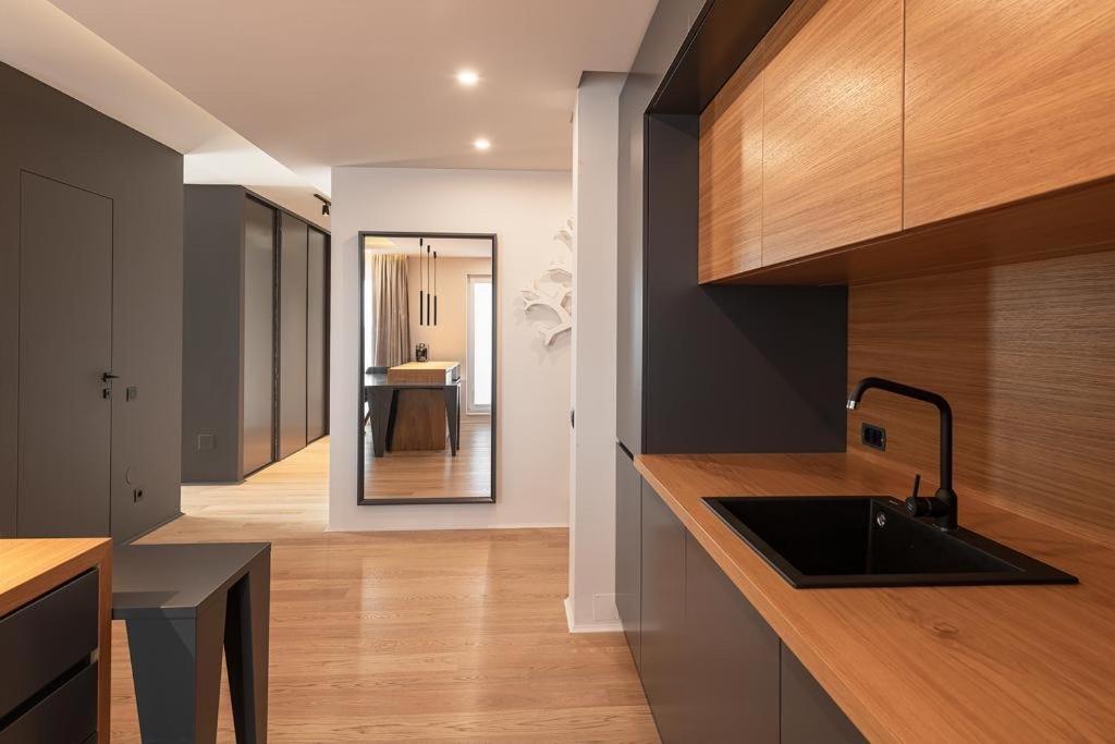 Sauna&jacuzzi Apartment *